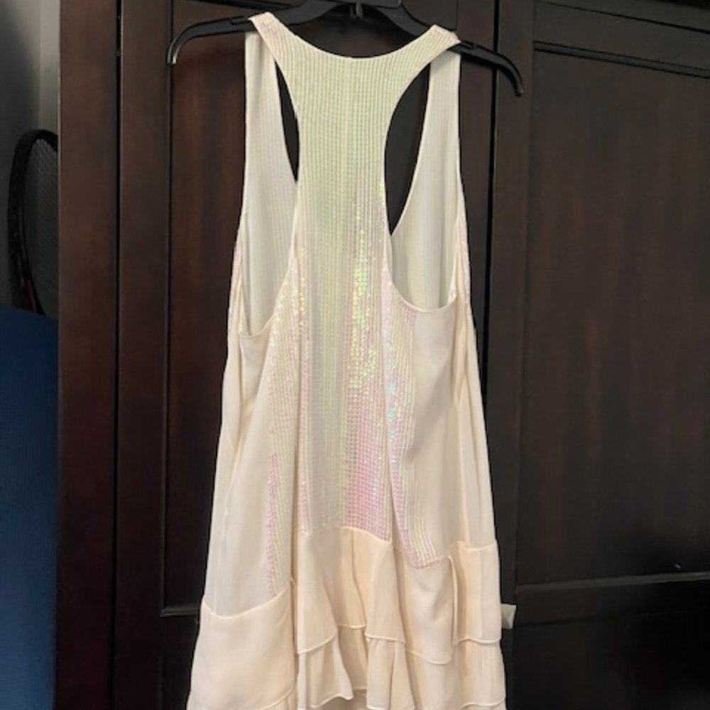 BCBGMaxAzria. White. Size 2.